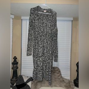 Long Cardigan looks super cute with ALL BLACK UNDERNEATH